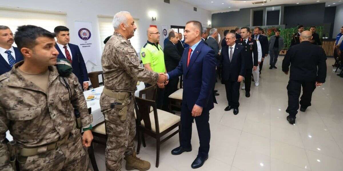 Muğla Valisi Akbıyık’tan Polis ve Jandarmaya Bayram Ziyareti 4